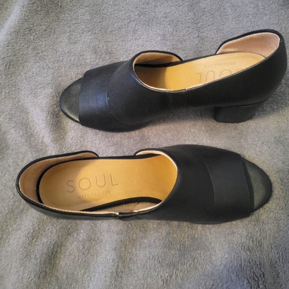 Natrualizer black shoes 7.5